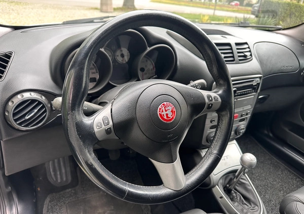 Alfa Romeo GT cena 10900 przebieg: 259000, rok produkcji 2004 z Kutno małe 596